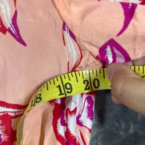 DVF Diane Von Furstenberg Wrap Blouse 100% Silk Floral Size Medium Pink Red Top - Picture 6 of 7